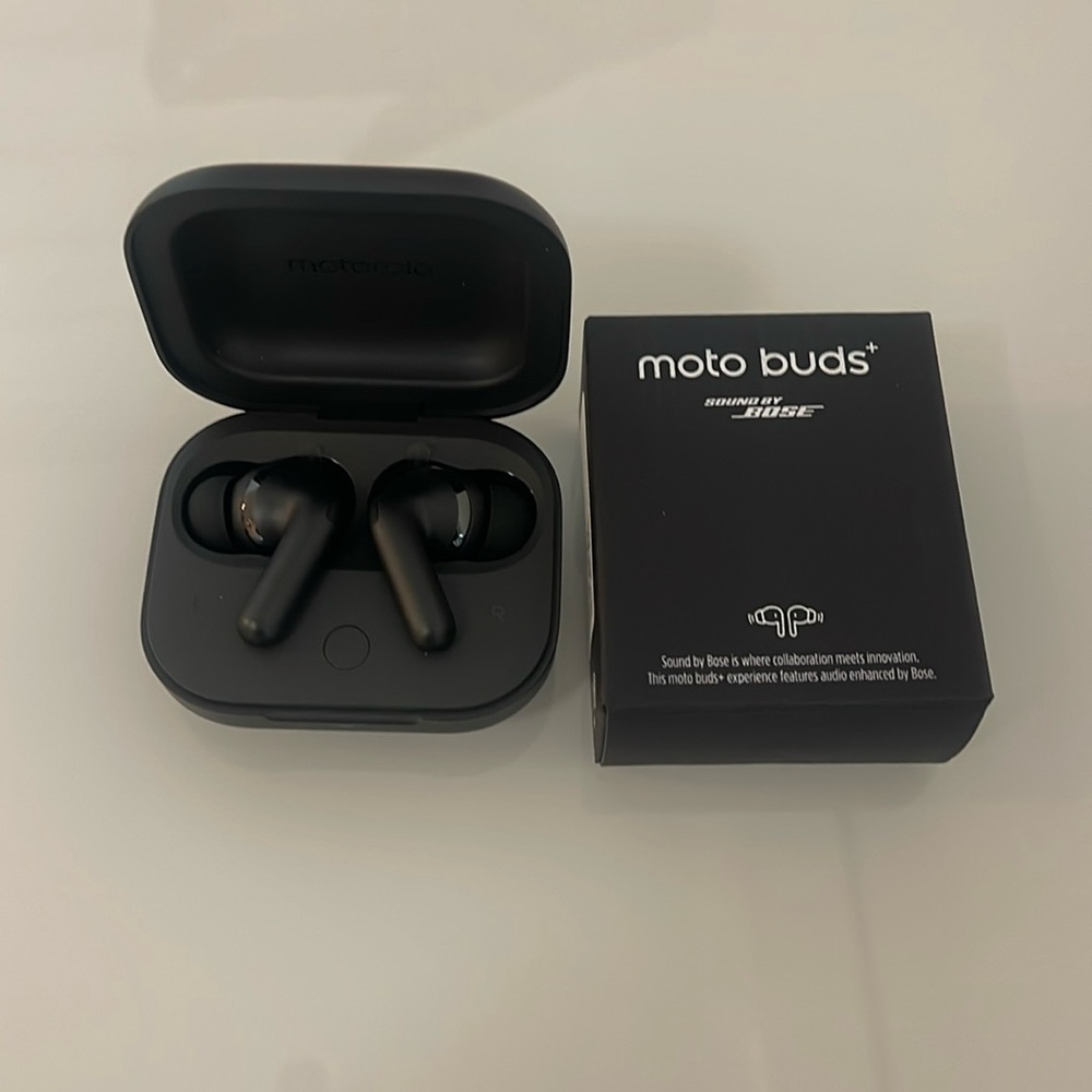 Moto Buds Sound by Bose New